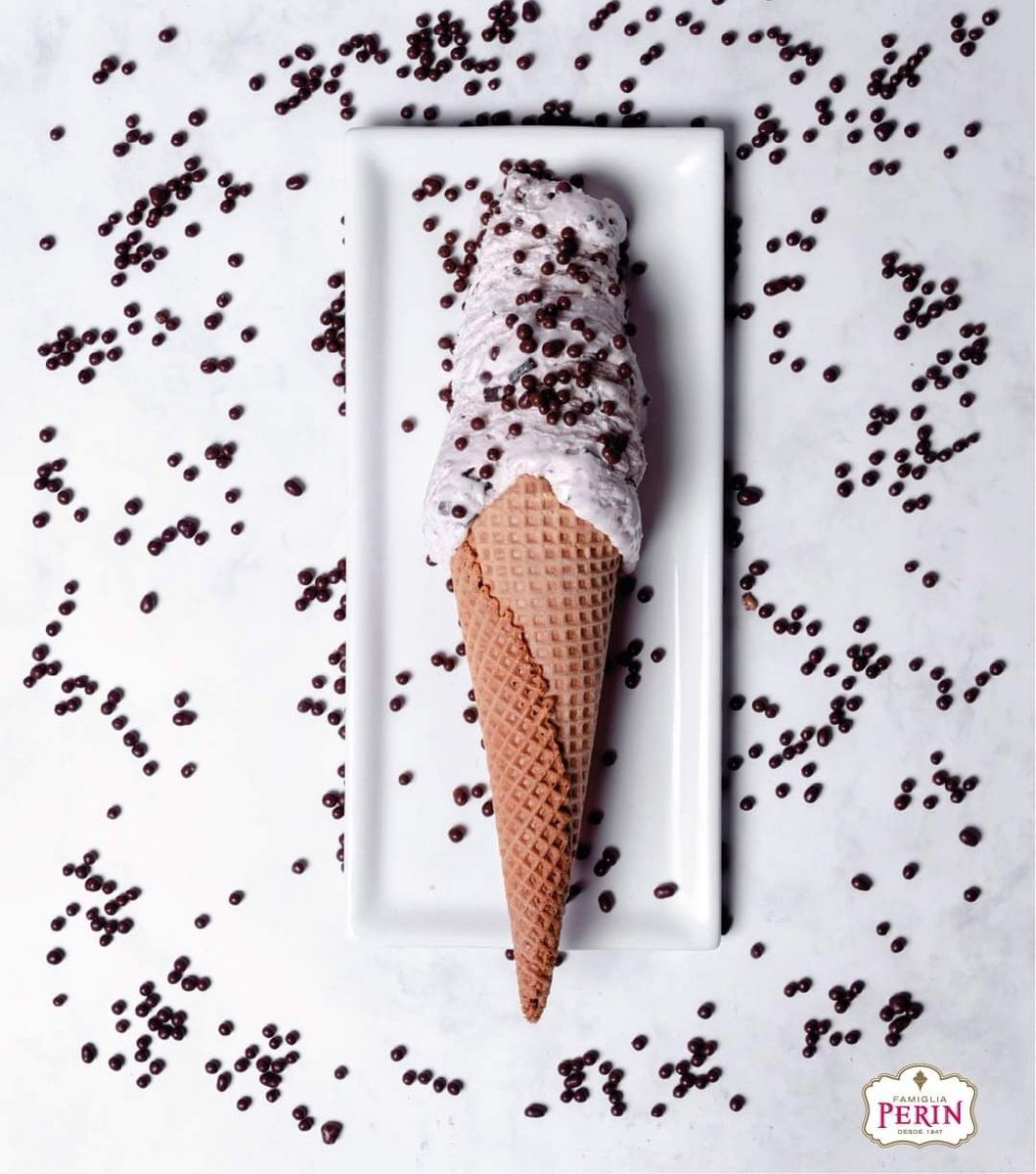 ¡Dejate tentar con una explosión de sabor: nuestro helado Bounthy!✨

Inspirado en la barrita del mismo nombre, la combinación de crema de coco, cereales y chocolate es una experiencia inolvidable que solo vas a poder disfrutar en #FamigliaPerin.🥰