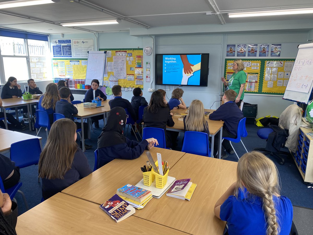 Today, Year 5 and 6 took part in an engaging workshop led by <a href="/NSPCC/">NSPCC</a>. Thank you for visiting Warwick and sharing the Speak out Stay safe message. @DaleJukes <a href="/EH1_2/">Emily</a>