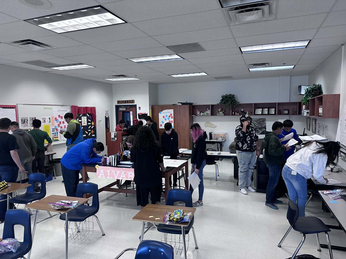Coach_RHancock's tweet image. Some good stuff happening at the #SISD Spring EOC Review! Great job to all that attended and helped! Good luck everyone on STAAR, hit it out of the park! @EDAztecs_HS @SSanchez_EDHS