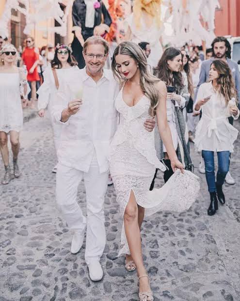 🔴Andres Roemer el Multiviolador de TVAzteca demandó a su víctima por que su denuncia le causó un daño moral‼️

Una jueza lo mando ALV, más de 100 mujeres hicieron pública sus depravaciones y más de 60 lo demandaron.