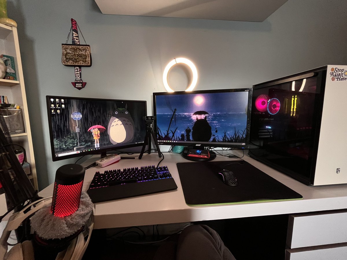 ItsMercey's tweet image. I finally got a new desk :)
