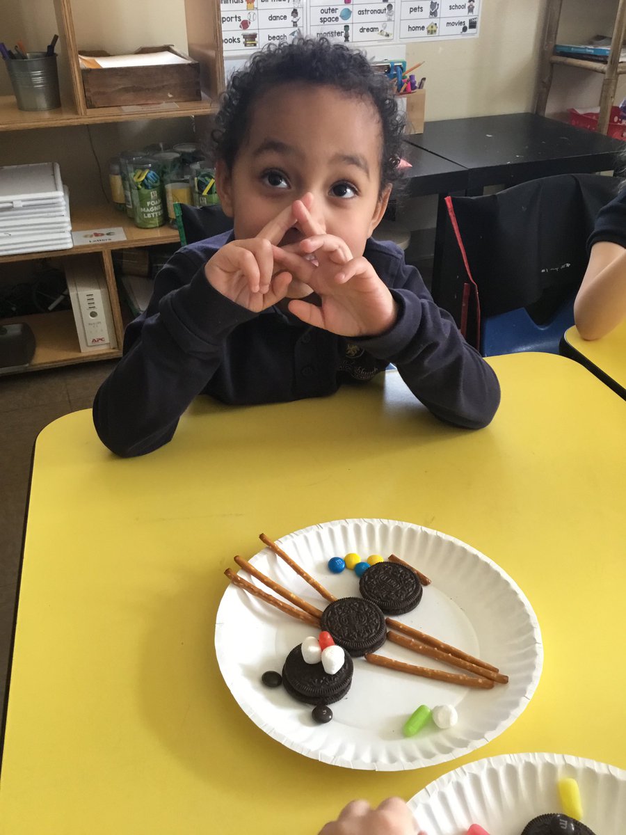 SHPSLasVegas's tweet photo. Insect snacks in PreK! https://t.co/yrle3yGLZp
