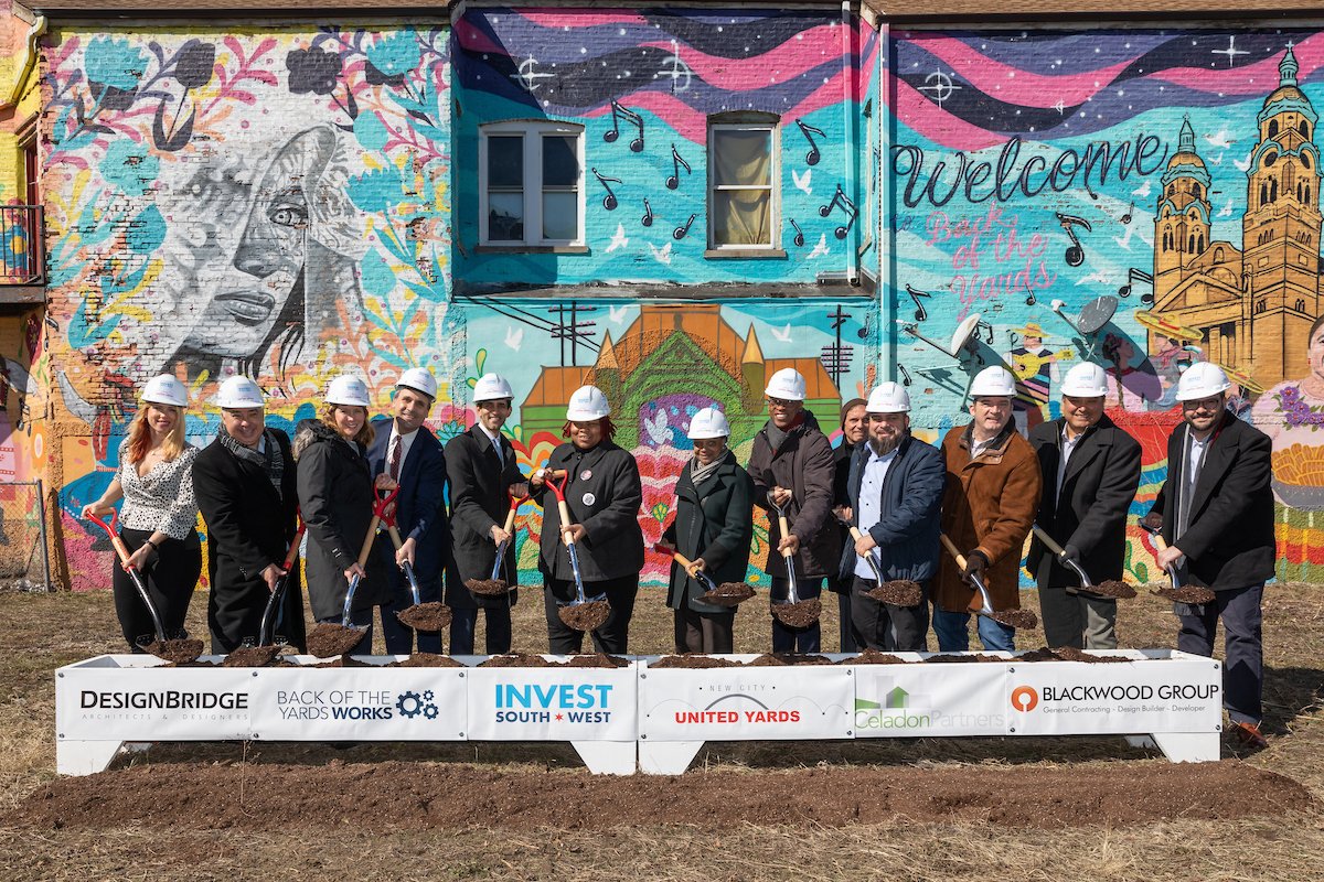Today, it was an honor to help break ground on our latest #INVESTSouthWest investment in Back of the Yards. 🧵