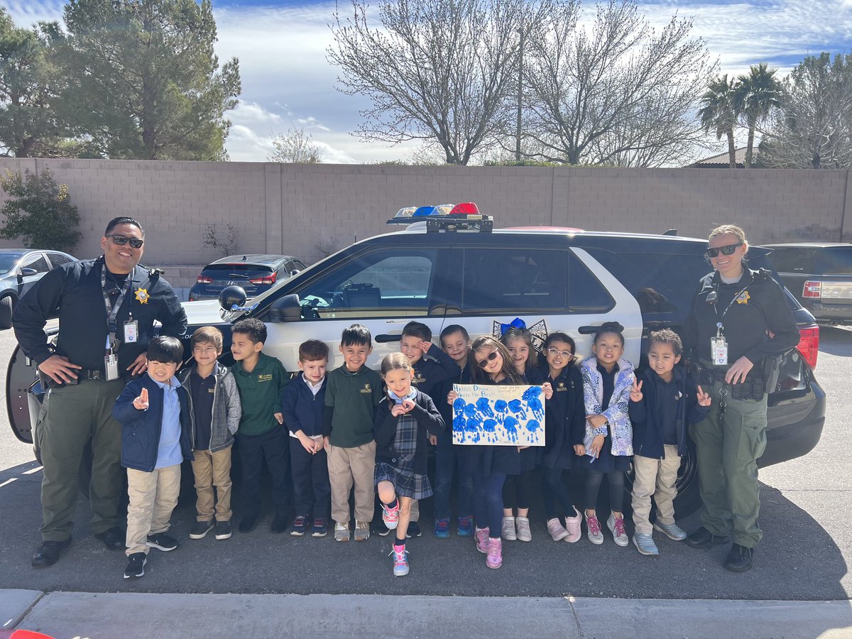 SHPSLasVegas's tweet photo. Rm 9 saying “Thank you” to the police department for visiting and teaching us about their job! https://t.co/qInQRqI1sc