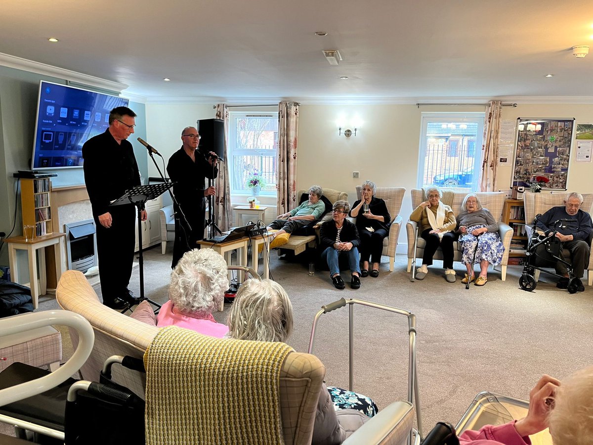 DearneHallAH's tweet photo. A lovely treat for us all today at Dearne Hall from the Jones family. They provided us with a fabulous entertainer for our residents to enjoy and some beautiful cakes and buns for afternoon tea. Your generosity and kindness is truly appreciated #familyconnections #actofkindness https://t.co/bfKw0ruzqu
