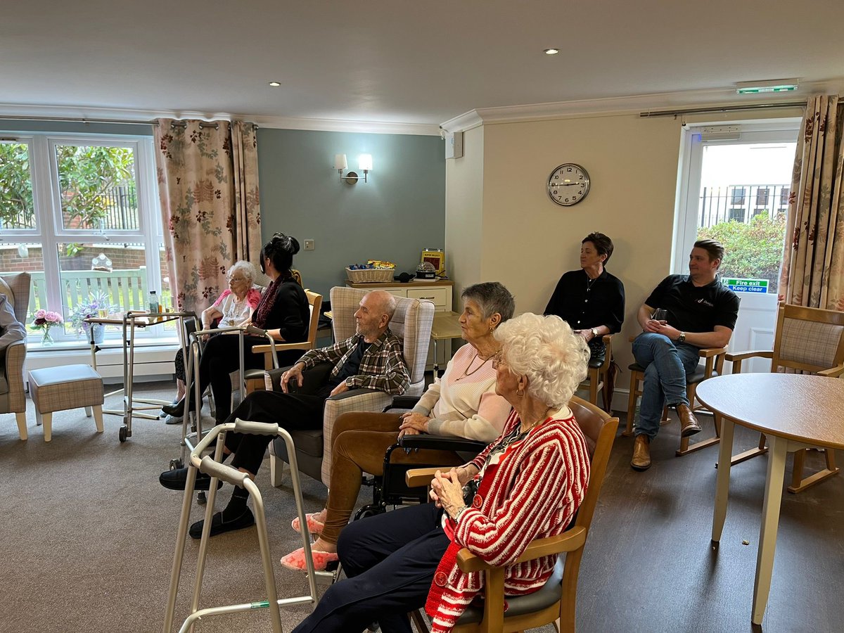 DearneHallAH's tweet photo. A lovely treat for us all today at Dearne Hall from the Jones family. They provided us with a fabulous entertainer for our residents to enjoy and some beautiful cakes and buns for afternoon tea. Your generosity and kindness is truly appreciated #familyconnections #actofkindness https://t.co/bfKw0ruzqu
