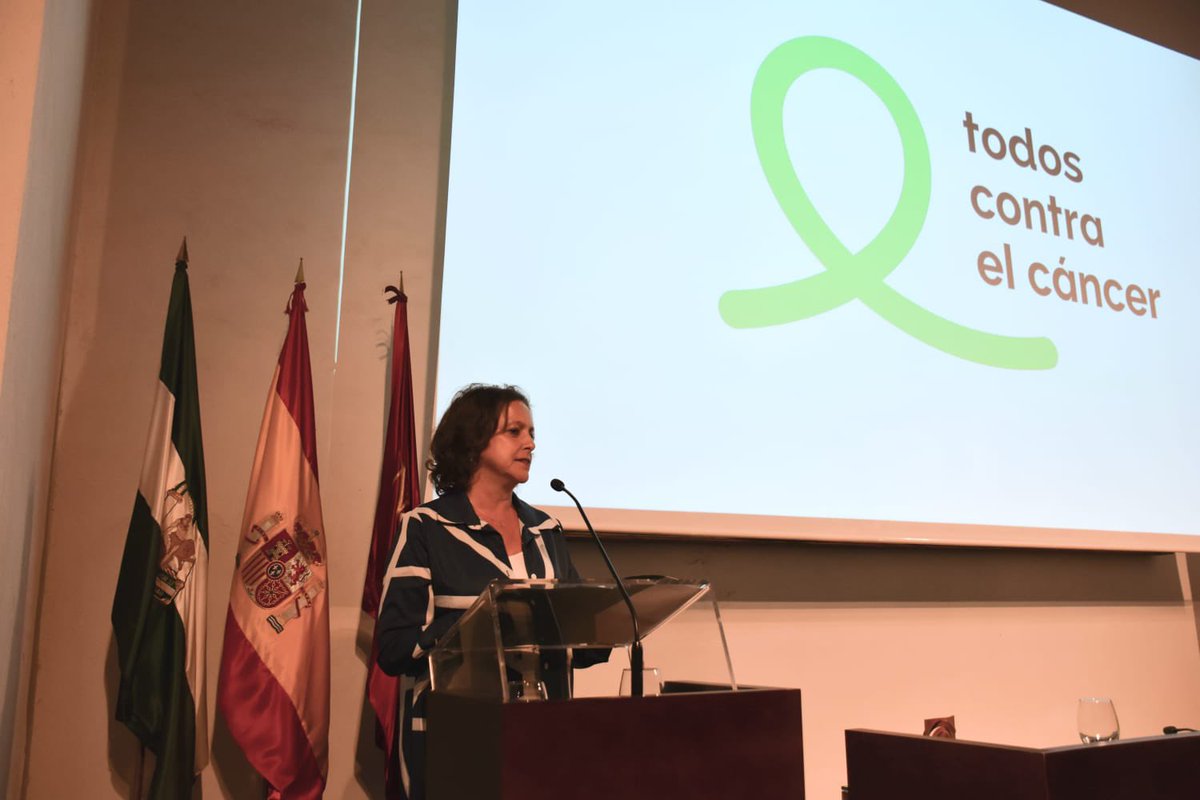 LinaGarcia_AND's tweet photo. El Gobierno de #Andalucía está firmemente comprometido con la lucha contra el cáncer. Contamos con más de 4.000 investigadores del Sistema Sanitario en oncología. Hay en marcha 189 proyectos activos que han logrado captar más de 20 M€.

Gala Premios @ContraCancerSEV 2023. https://t.co/jJEHJyiFQi