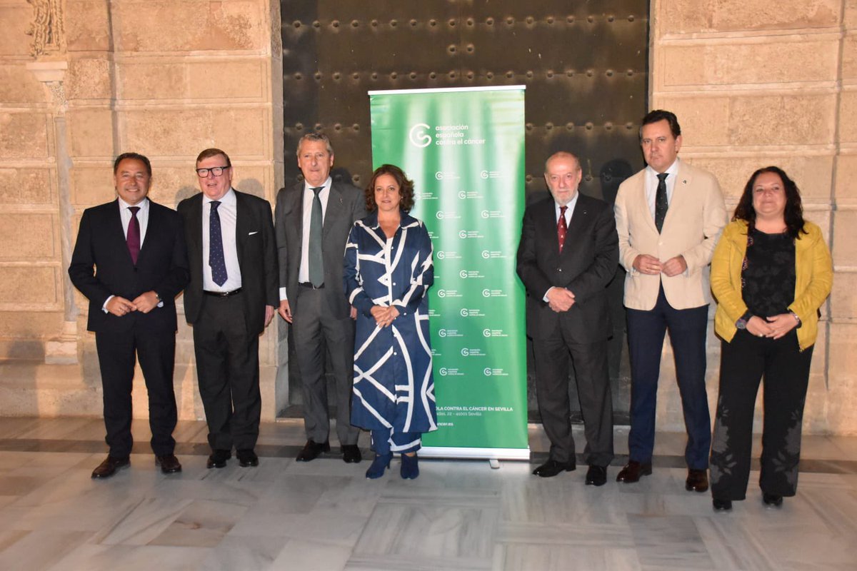 LinaGarcia_AND's tweet photo. El Gobierno de #Andalucía está firmemente comprometido con la lucha contra el cáncer. Contamos con más de 4.000 investigadores del Sistema Sanitario en oncología. Hay en marcha 189 proyectos activos que han logrado captar más de 20 M€.

Gala Premios @ContraCancerSEV 2023. https://t.co/jJEHJyiFQi
