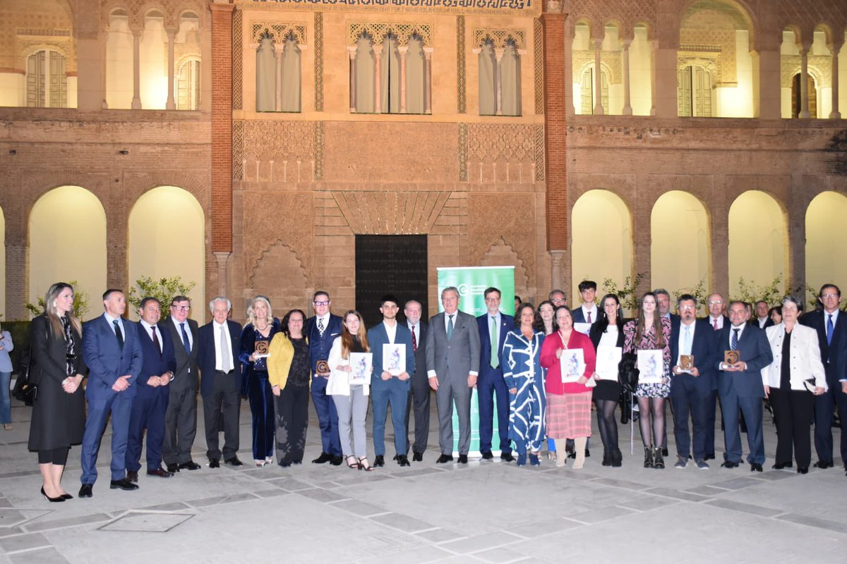LinaGarcia_AND's tweet photo. El Gobierno de #Andalucía está firmemente comprometido con la lucha contra el cáncer. Contamos con más de 4.000 investigadores del Sistema Sanitario en oncología. Hay en marcha 189 proyectos activos que han logrado captar más de 20 M€.

Gala Premios @ContraCancerSEV 2023. https://t.co/jJEHJyiFQi
