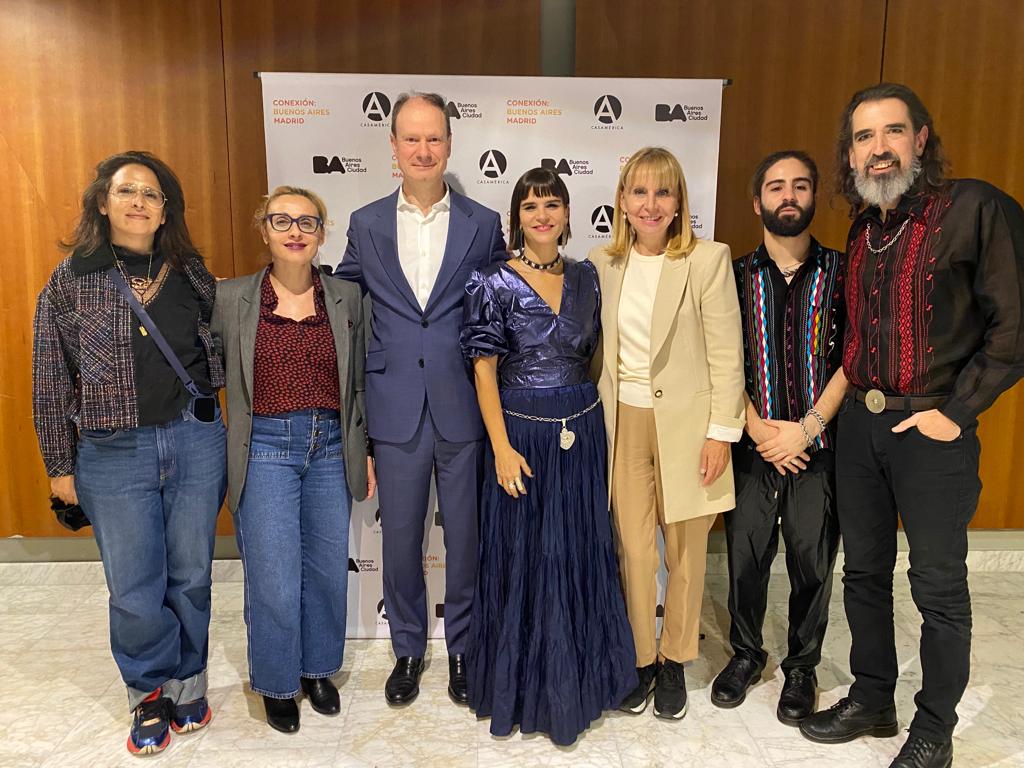 Fantástica <a href="/laBarbaritaPC/">Barbarita Palacios</a> y sus músicos <a href="/Ibermusicas/">IBERMÚSICAS</a> con la🎵 de raíz de su álbum Criolla <a href="/gcba/">Buenos Aires Ciudad</a> <a href="/celine_limon/">Céline Rodríguez Limón</a>