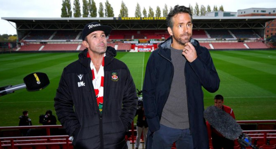 odanielscott's tweet photo. Ryan Reynolds e Rob McElhenney pagaram US$ 2,5 milhões pelo terceiro clube de futebol mais antigo do mundo.

O time está na 5ª divisão do futebol inglês e quase não tem chances de chegar à Premier League. Mas, ainda assim, foi uma jogada extraordinária!

Aqui está o motivo: https://t.co/zXmMgdKMnZ