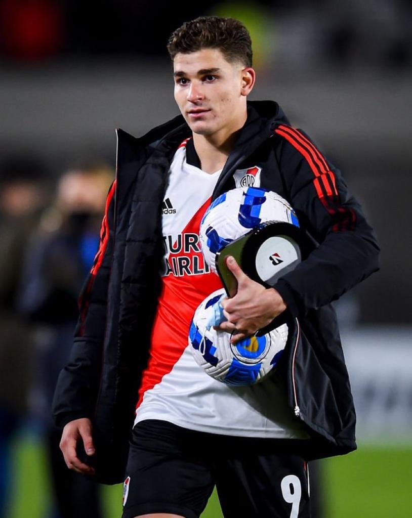 Igual te sigue faltando un gol, Haaland, por ahi Julian te puede enseñar a llevarte dos pelotas.