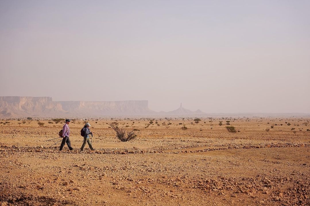 ExplorersClub's tweet photo. TEC Fellow Mark Evans has just released his 2nd #HeartOfArabia podcast episode, "The Threshold of Arabia" 👉https://t.co/UPiL9QV2pn. The expedition is currently carrying #ECFlag 112. Follow @heartofarabia_ to learn more and to join the journey.
📸: Ana-Maria Pavalache https://t.co/sBGEmRBybg