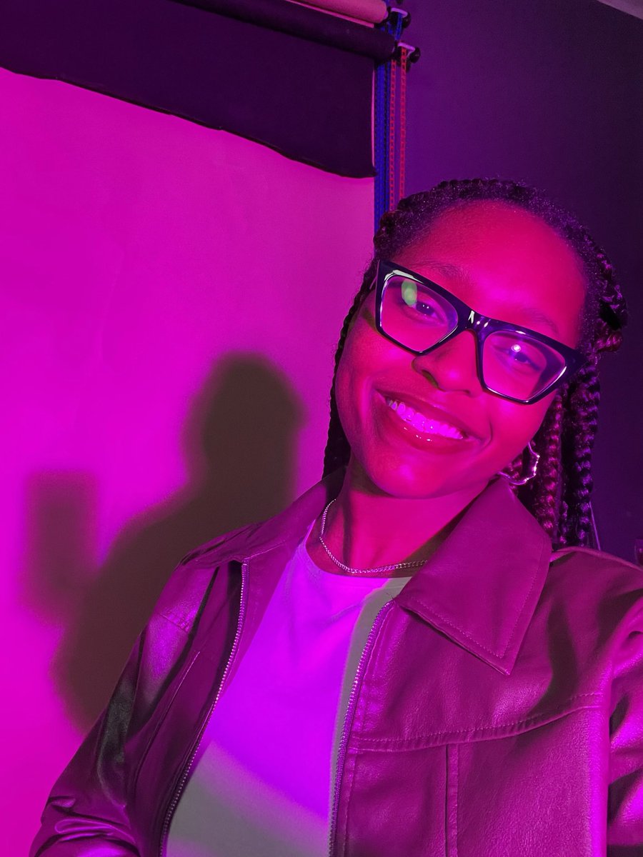 maleahofthedawn's tweet image. A closer look 💖 at my #TinyDeskContest