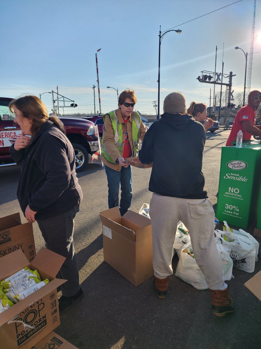 SoupMamaOfficia's tweet image. #soupmamaofficial #eatmoresoup #cometothetable #convoy #convoykitchen #TheyWorkForUs #WeMoveAsOne #WeThePeople #walkasfreepeople #crushingthenarrative #wewillALLbethere #holdtheline #loudmajority