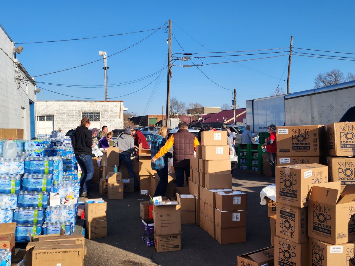 SoupMamaOfficia's tweet image. #soupmamaofficial #eatmoresoup #cometothetable #convoy #convoykitchen #TheyWorkForUs #WeMoveAsOne #WeThePeople #walkasfreepeople #crushingthenarrative #wewillALLbethere #holdtheline #loudmajority