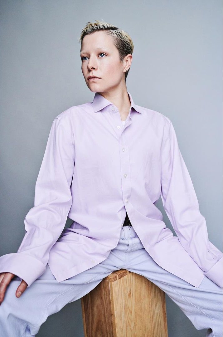EmmaDarcyBrasil's tweet photo. Emma D'Arcy em fotos de Ruth Crafer (2022). https://t.co/vkyL0kzLLi
