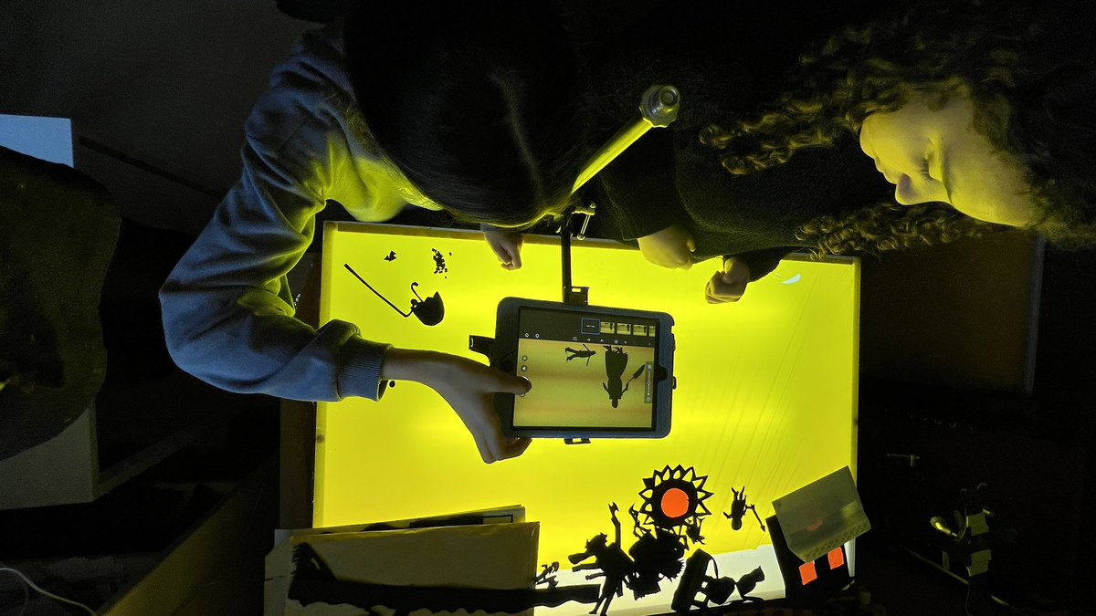 artiescola's tweet photo. 🗣️ Anima[t] un projecte de cinema d’animació 🎞️ que ens permet conèixer diferents tècniques. Avui hem n’fet un “tastet” 🎥 🫶🏽 @artiescola @escolamsola @macmataro #cinemalEscola #alumnes6è #Femcinema #TallerdArt https://t.co/7nAmNCwJXP