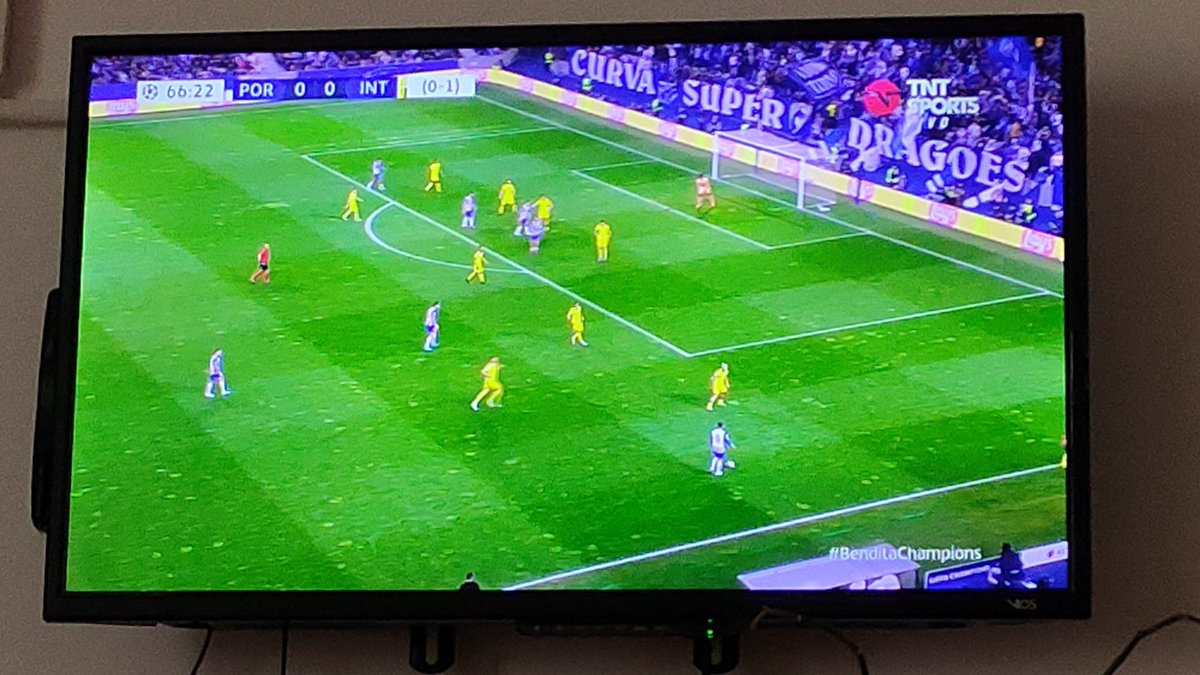 ElMillennialCri's tweet photo. @MajolaB en mis top 3 narradores de partidos
#BenditaChampions https://t.co/XZ8jGlm4Yw