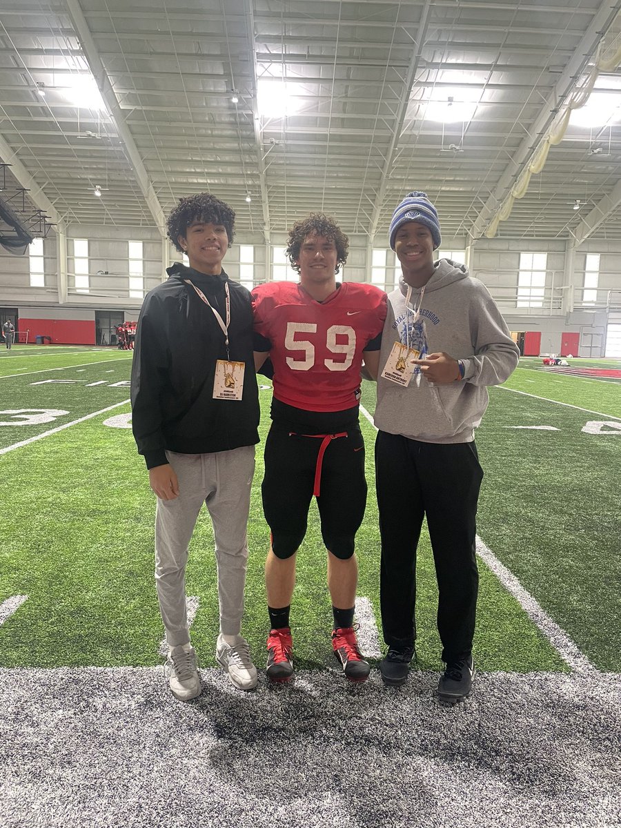 KameronAnthony7's tweet photo. Today a great visit @BallStateFB and really loved the environment. Also got to catch up with former teammate @JacksonConsta10 thank you for having me and really looking forward to coming back! @_CoachElliott @coachklynch @BSUCoachNeu @CoachMorris_ @BSUFBRecruiting @HSEFootball https://t.co/CdS2e1NdQ0