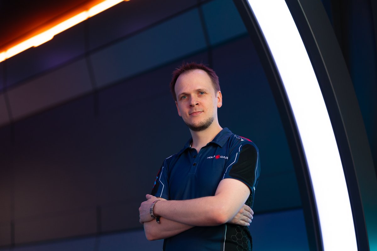 argosy_ops's tweet photo. @Eosandy took this nice picture of me at @holocafe during the #FriendlyFire8 shooting. Looks like it could just be taken on a #StarTrek set, though @DaveBlass and his team's designs beat anything I could ever come up with. https://t.co/K4EihFXEKc