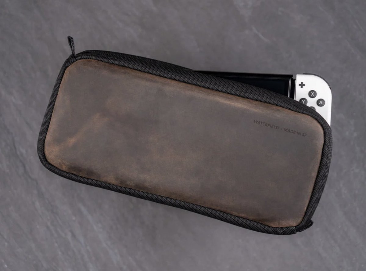 Me4aRZ's tweet photo. Gaming love at first sight? Wife ordered me the new @SFBags #MagneticCase for #NintendoSwitch for my Birthday later this month! I canβt wait! https://t.co/WFP163HPHb