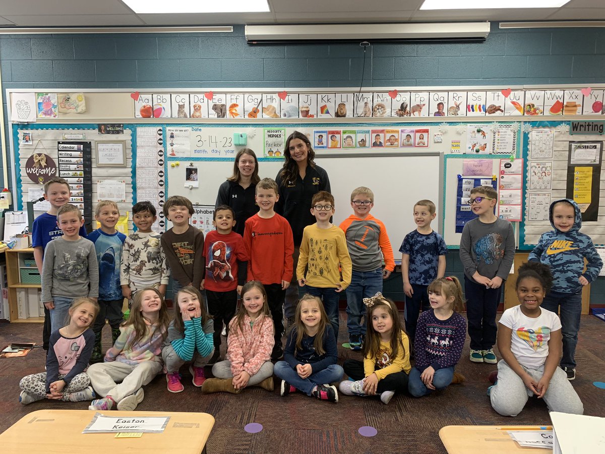 MrsMeganJordan's tweet photo. Today some basketball players from @rlschools @RLAthletics came to read to our class. The kiddos loved it! @LJMelemschool https://t.co/iwUjJINfOT