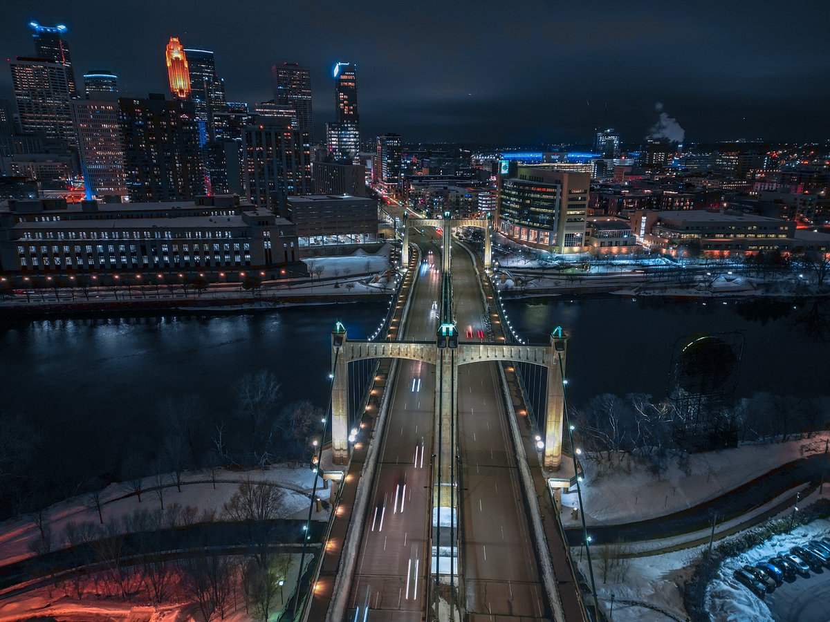 Jgarfield13's tweet photo. Long exposures of #Minneapolis from a drone https://t.co/5Mkrdwkcre