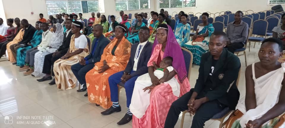 RweruBugesera's tweet photo. Uyu munsi mu murenge wa Rweru @BugeseraDistr  @RwandaEast hashojwe icyumweru cyahariwe kwimakaza ihame ry'uburinganire #GAD. Mu bikorwa byakozwe, harimo gusezeranya imiryango 9 yabanaga mu buryo butemewe n'amategeko. https://t.co/s68IL4sZJM