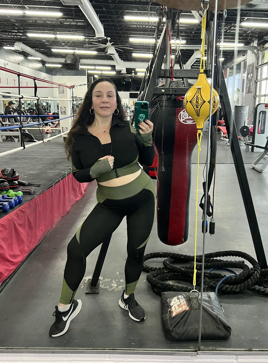 MsJewellMarceau's tweet photo. Killin’ it this morning at the gym! #LegDay #weightlifting #girlswholift #trainhard #dontstop #stayfit #healthyisalifestyle #goodjob #fitDom #staysexy #agingHot #cardio #takecareofyourself #moveyourbody
#exerciseistheFountainofYouth! https://t.co/g8uEcGqXbN