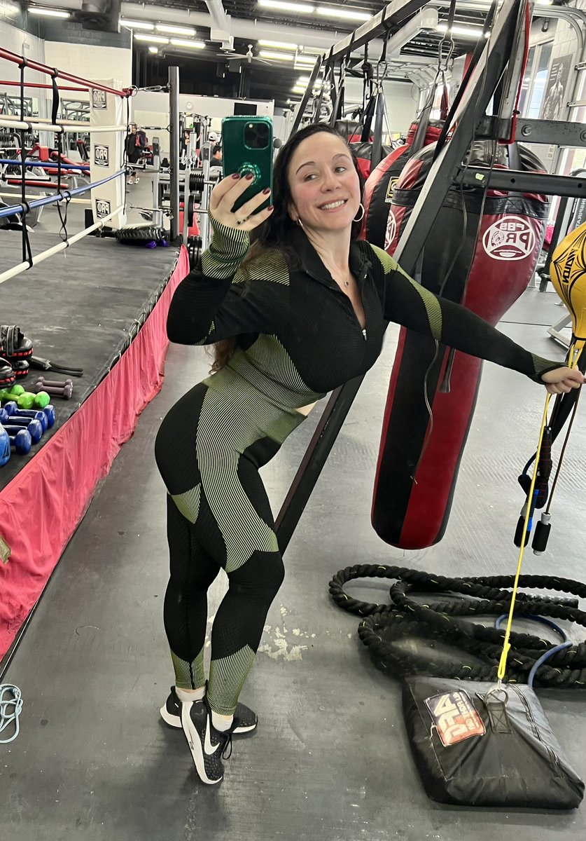 MsJewellMarceau's tweet photo. Killin’ it this morning at the gym! #LegDay #weightlifting #girlswholift #trainhard #dontstop #stayfit #healthyisalifestyle #goodjob #fitDom #staysexy #agingHot #cardio #takecareofyourself #moveyourbody
#exerciseistheFountainofYouth! https://t.co/g8uEcGqXbN