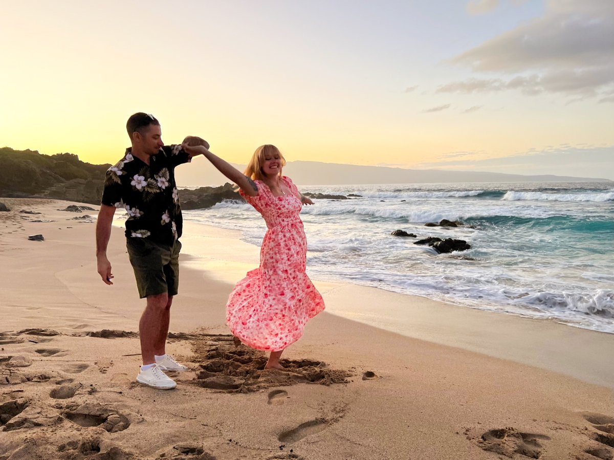 QuietWriterLove's tweet photo. Can we just have a little moment for our DIY engagement shoot or? https://t.co/wiE8Gukhjz