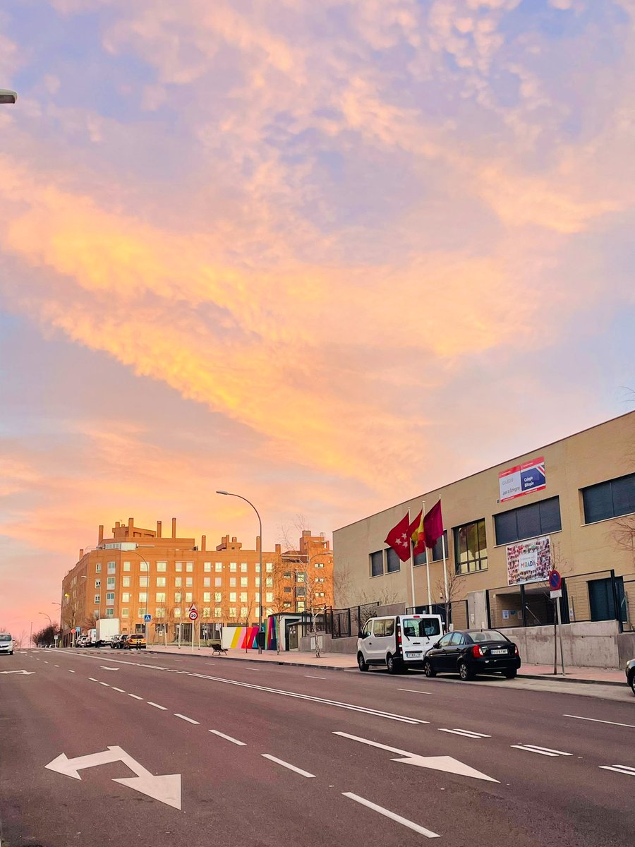 VillaDVallecas's tweet photo. Podrán hablar mal, por absoluta ignorancia. Podrán hablar bien, lo que me enorgullece.
Una vez más, y las veces que sean necesarias: ¡viva Villa de Vallecas!
🤳🌅
#madrid #villadevallecas #orgullodedistrito #pueblovallecas #santaeugenia #ensanchedevallecas #yseacabó https://t.co/oXs8R8Aj3x