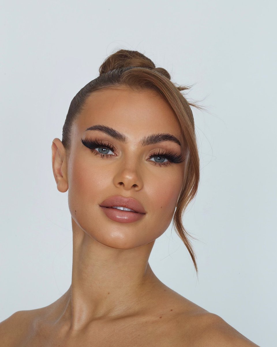 BassiSelina's tweet photo. My new lashes coming soon 🤩 https://t.co/heNpcBuv1k https://t.co/nNTijUGXER
