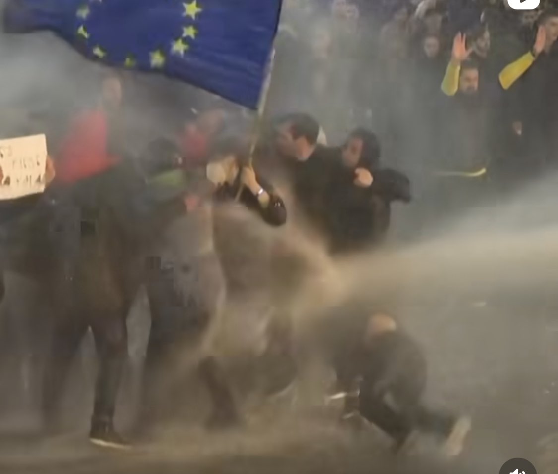 Europapodden denna vecka; om Georgiens dröm om Europa, starkare än alla vattenkanoner. Och om ett år med skenande priser på vår kontinent. Inflationsspöket vägrar dö och nu skakar bankerna.  Hör här! sverigesradio.se/avsnitt/georgi…