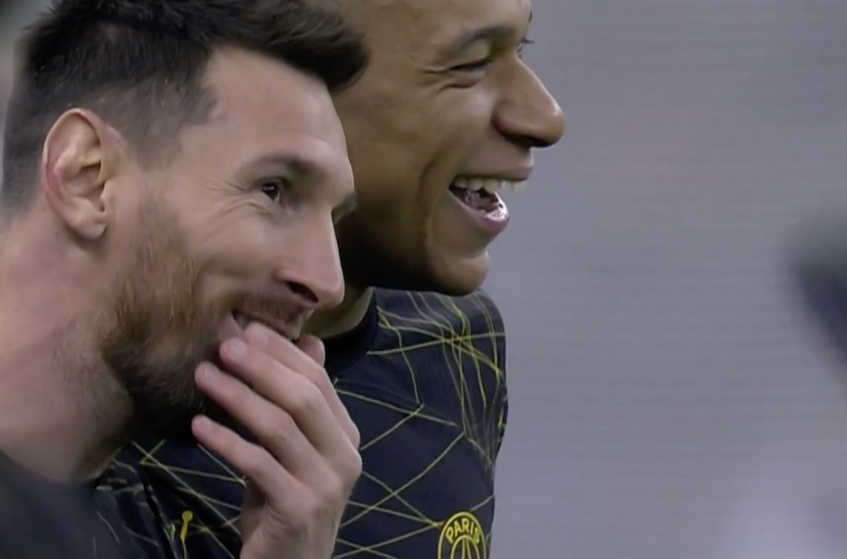 SportBlague's tweet photo. - Imagine le viking il gagne la LDC et remporte son premier Ballon d'Or avant toi mdr
- Mais non mdr ! Impossible 
- Ouai... Mais Imagine quand même https://t.co/hSrpZcxRZc