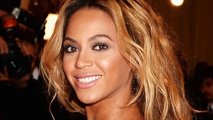 FakeShowbizNews's tweet photo. Beyoncé reveals she was prepping Blue Ivy’s birthday party earlier when one of the balloons suddenly popped.

“It made me jump,” she giggled https://t.co/CdjkgYl4VO