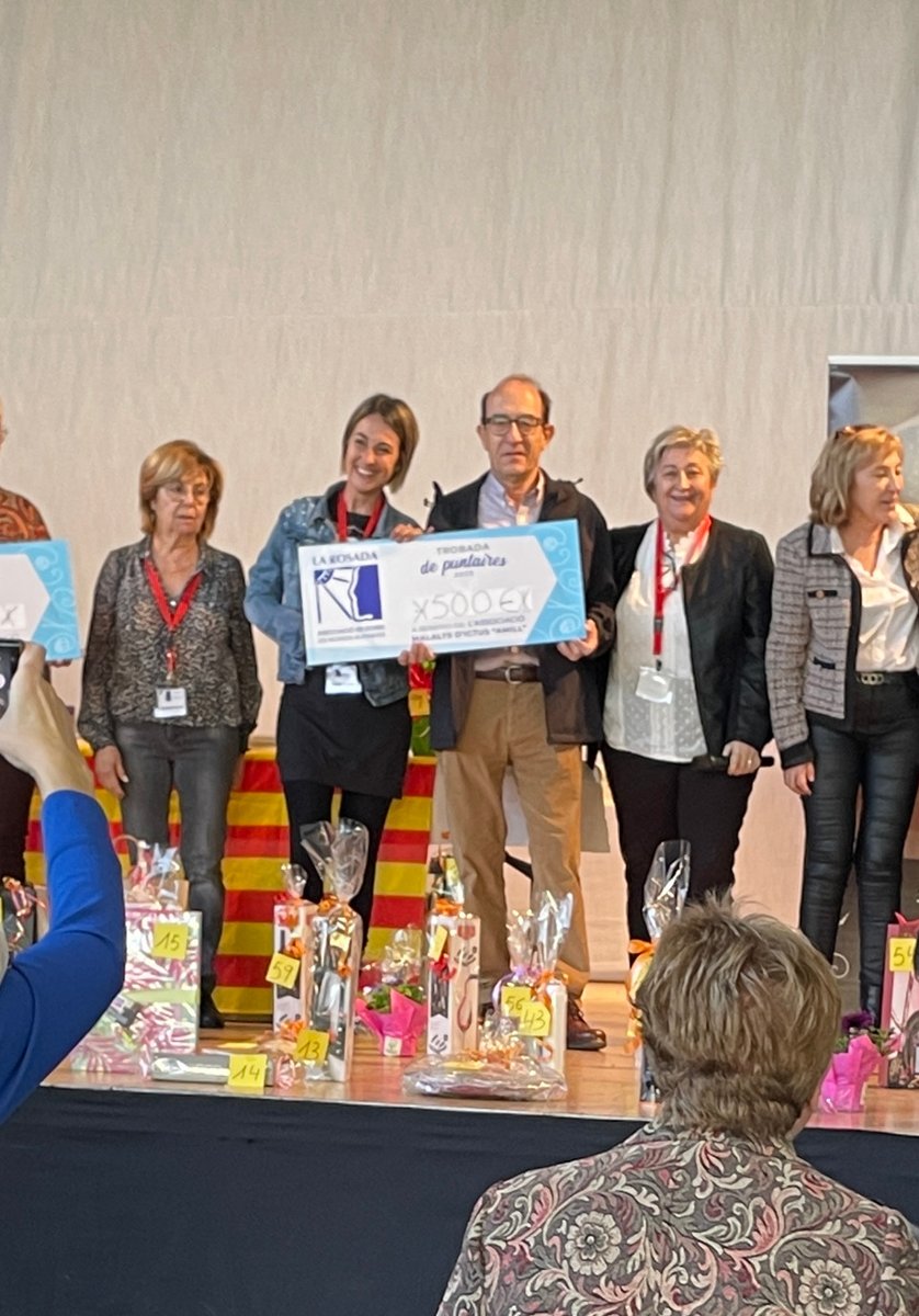 AMILLictus's tweet photo. Diumenge amb motiu de la Trobada de Puntaires a Les Borges Blanques, l'Associació de Dones la Rosada, amb la col·laboració de l'Ajuntament, se'ns va fer entrega de 500€ a Amill Associació ictus de Lleida. https://t.co/tKHbJUVqOV