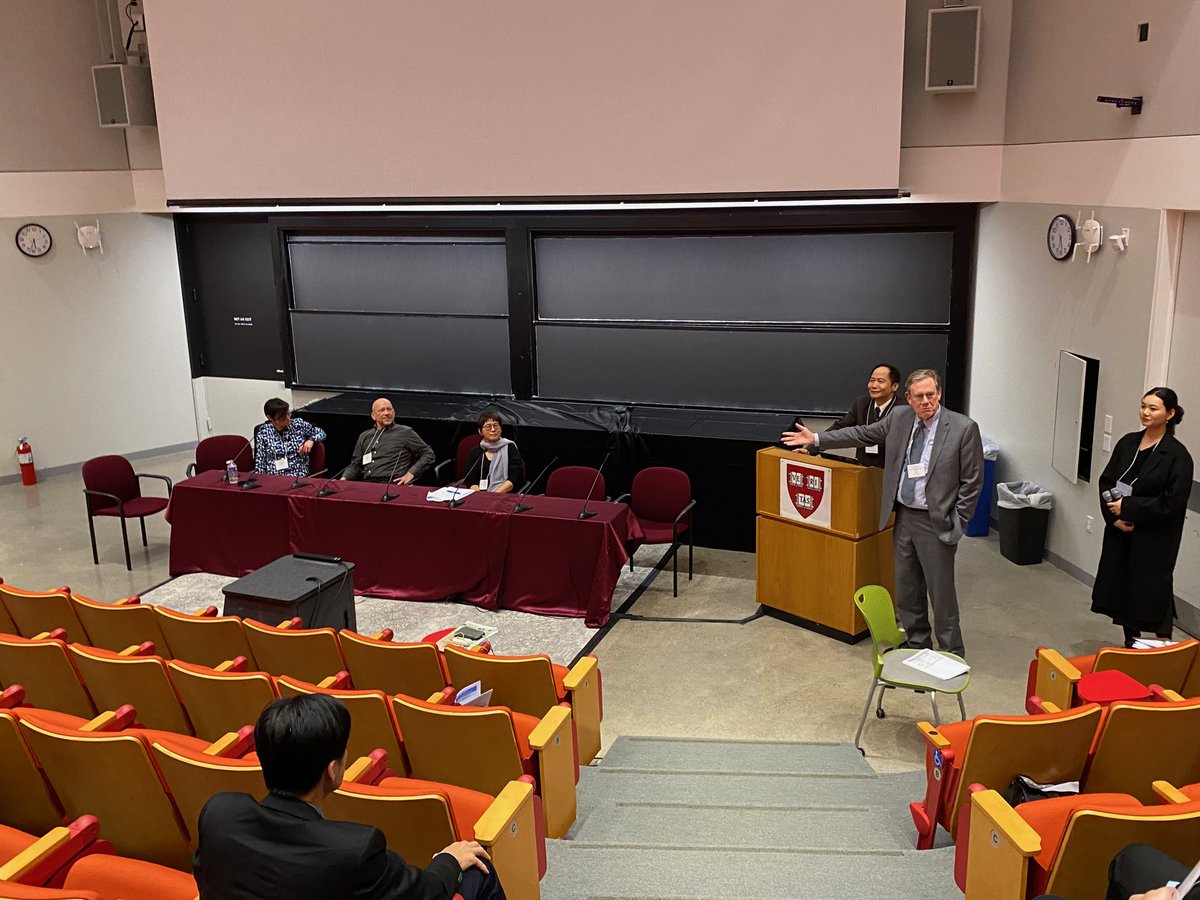 Ending Day 1 of "Tools of the Trade" confab, Harvard Professor Peter Bol &amp; Hsi-yuan Chen of Taiwan's Academia Sinica applaud 3 giants in China digital humanities: Hilde De Weerdt of Leiden, Christian Henriot of Aix-en-Provence, and Sophy Shu-Jiun Chen of Taiwan. Great 1st day!