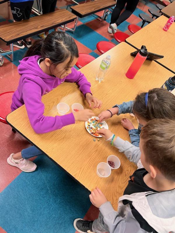 SHPSLasVegas's tweet photo. Spring break camp! Crafts, minute-to-win it challenges, and friends having fun! https://t.co/z27xTmcSeN
