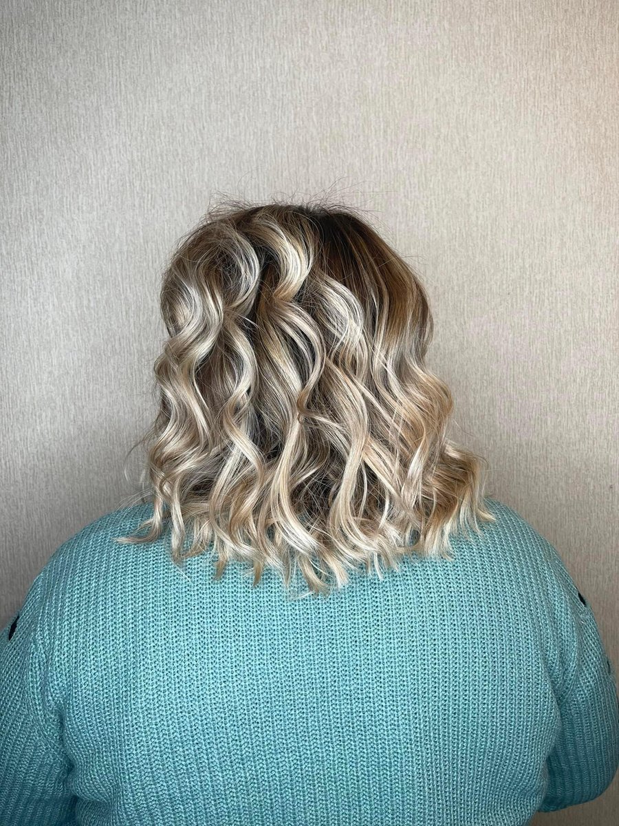 Foilyage by Kristen ✨ Book online or call 724-657-5156 #foilyage #blonde #balayage #technique #hair #color #blended #beautiful #style #cosmo #bookonline #behindthechair #pabeauty #pabeautysupply #pabeautyofficial #maryturnerdayspa