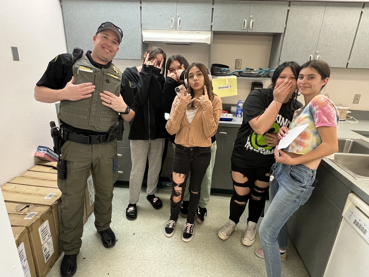 School Resource Deputy Lee Marid, Community Engagement Deputy Loreina Chavez &amp; PIO Deputy Navarro joined students in their Home Economics class @ Taft Middle School today!! Students were tasked with making homemade Mac and Cheese while our deputies assisted. 
#communityengagement