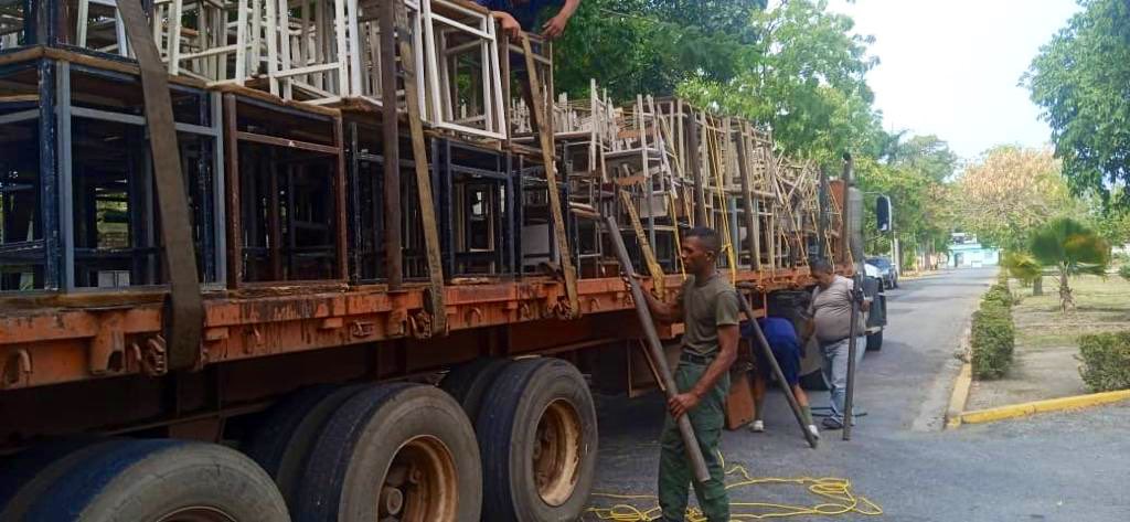 dhernandezlarez's tweet photo. Nuestro patriotismo a toda prueba nos hace resistir, luchar y siempre vencer ! Somos los escritores de la historia Patria porque somos los vencedores ! #BricomilesEnAcción !

 #ChávezAntiimperialista https://t.co/kyaNBBQrg2