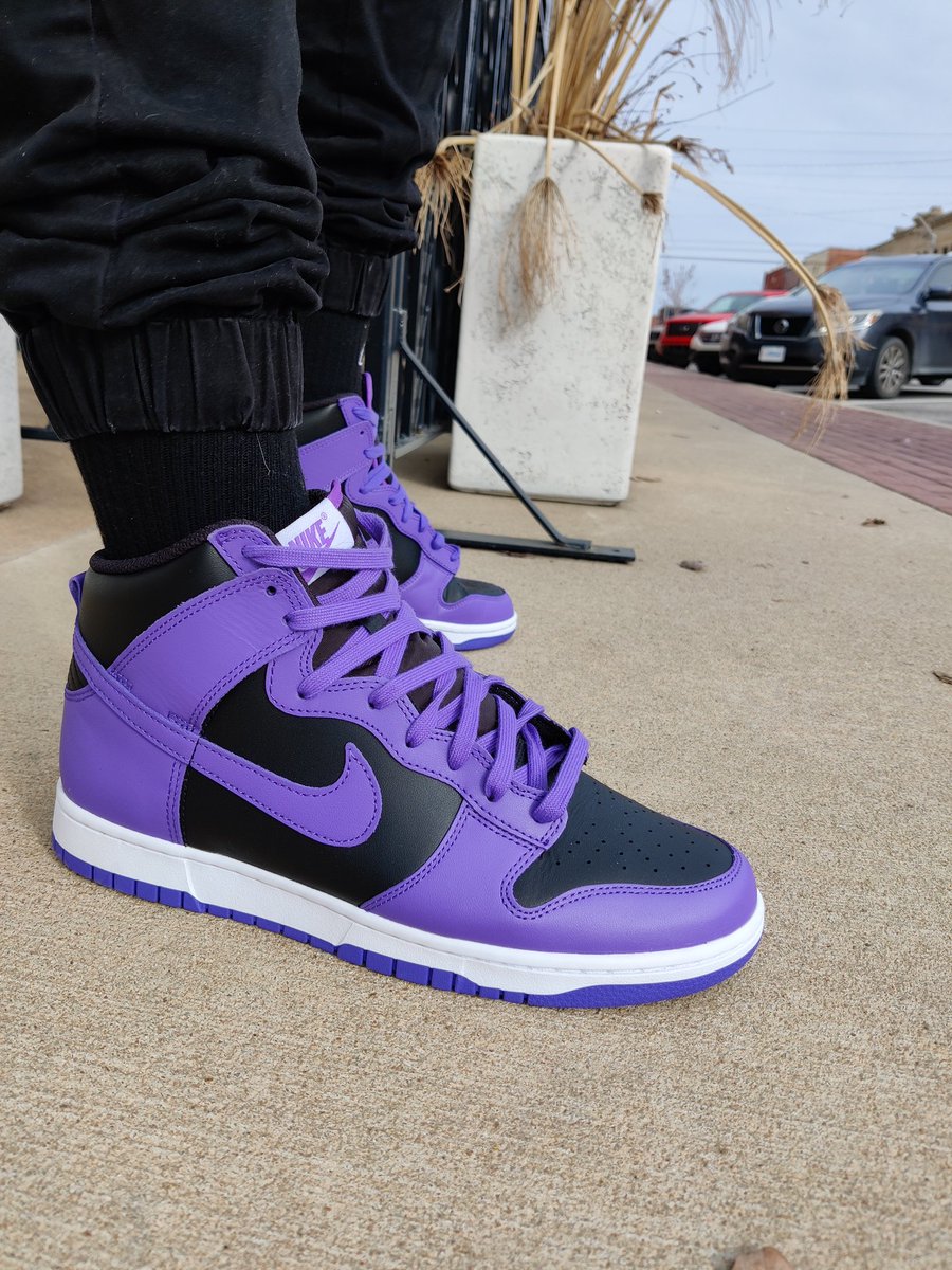 aaronreading's tweet photo. I want that purple stufffff. Clean Dunks on a nice day. #Nike #NikeDunks #Apthcry #PostYourKicks #WearYourKicks #wdywt https://t.co/4Cgnuvx1DS