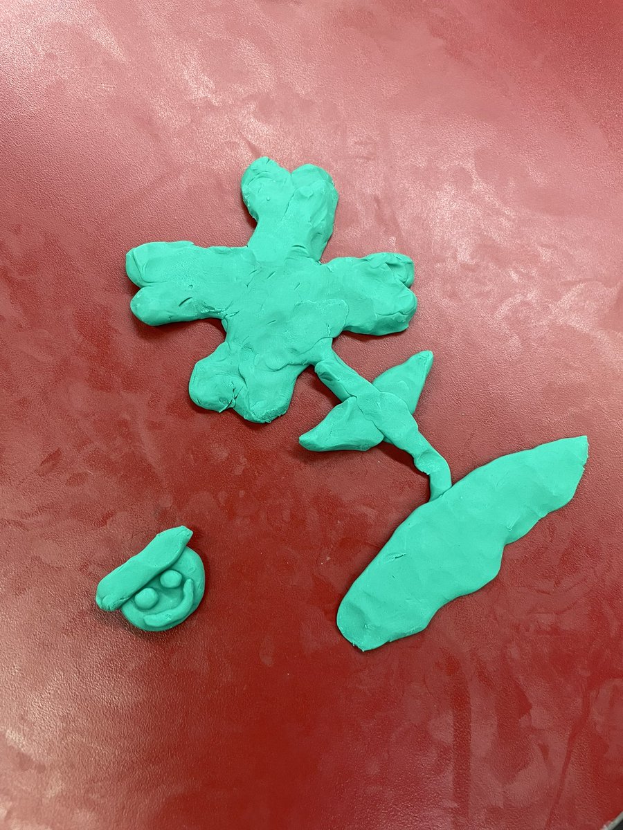 StHenry_CCSD's tweet photo. St. Patrick’s Day makerspace today thanks to our librarian Mrs. Megliola. @CCSD_edu https://t.co/r9TpHn7Ltx