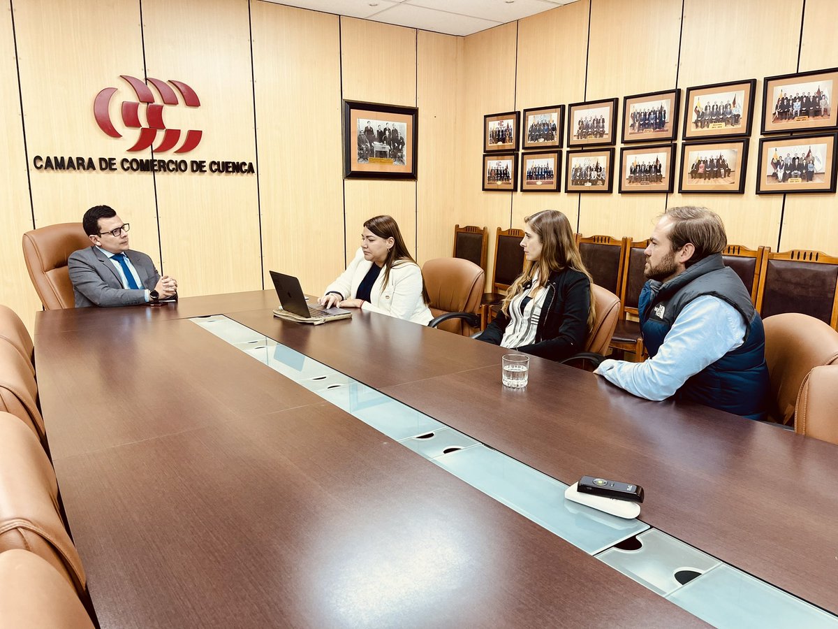 cccuenca's tweet photo. Sabías que #impaqtocoworking , te ayuda a impulsar tus ideas en un ambiente ameno y seguro.

Recibimos la visita de Carolina Brito Co Ceo de @IMPAQTOec , ellos apoyan a agentes de cambio para transformar Latinoamérica en una región equitativa.
#sevienencosasgrandes #cccuenca https://t.co/uAfoO0Ewsx