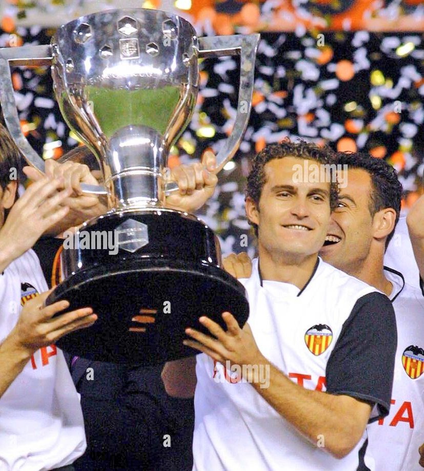MemelenciaFC's tweet photo. 📆Quedan 13 jornadas de Liga.
🧮Son 39 puntos en juego.

🟦🟥El líder (Barça) saca al Valencia 39 ptos + golaverage
⚠️Pero el FCB será sancionado por  comprar árbitros.

🟪⬜La distancia con el 2° (Madrid) es de solo 30 ptos, y aún han de venir a Mestalla.

🙏🦇 Yo elijo CREER. https://t.co/dSnLsjQrmt