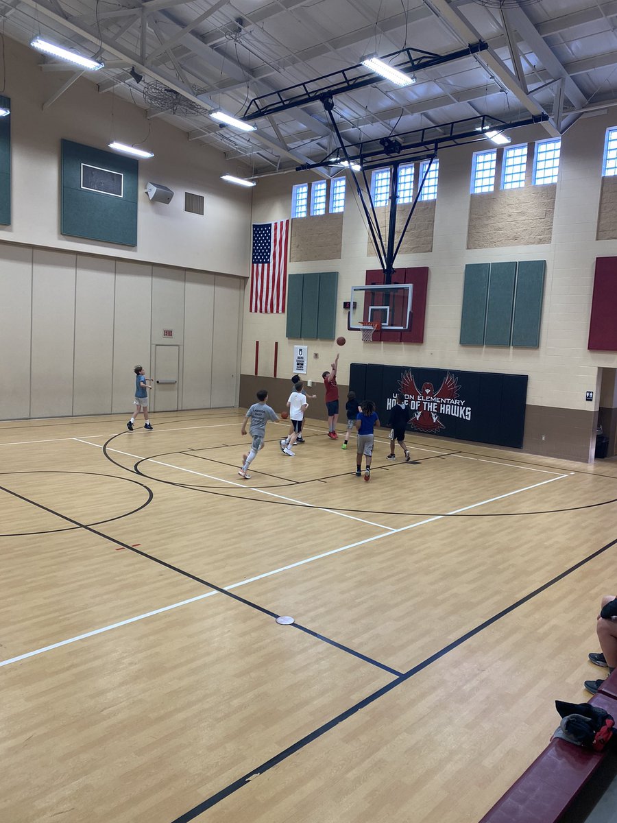 jofeldy's tweet photo. @LakotaUnion 6th Grade Boys Red team getting ready for the tournament! @Lakota_MM @asfeldy @eastsidehoops https://t.co/vPNG6MQxaD