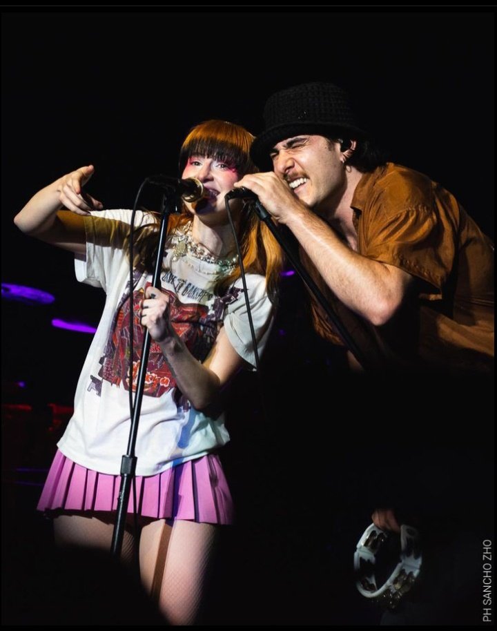 ParamoreArgent's tweet photo. Una semana de esta locura 😭❤️ Los extrañamos 

📷 sancho_zho https://t.co/dGmDnLHw4W