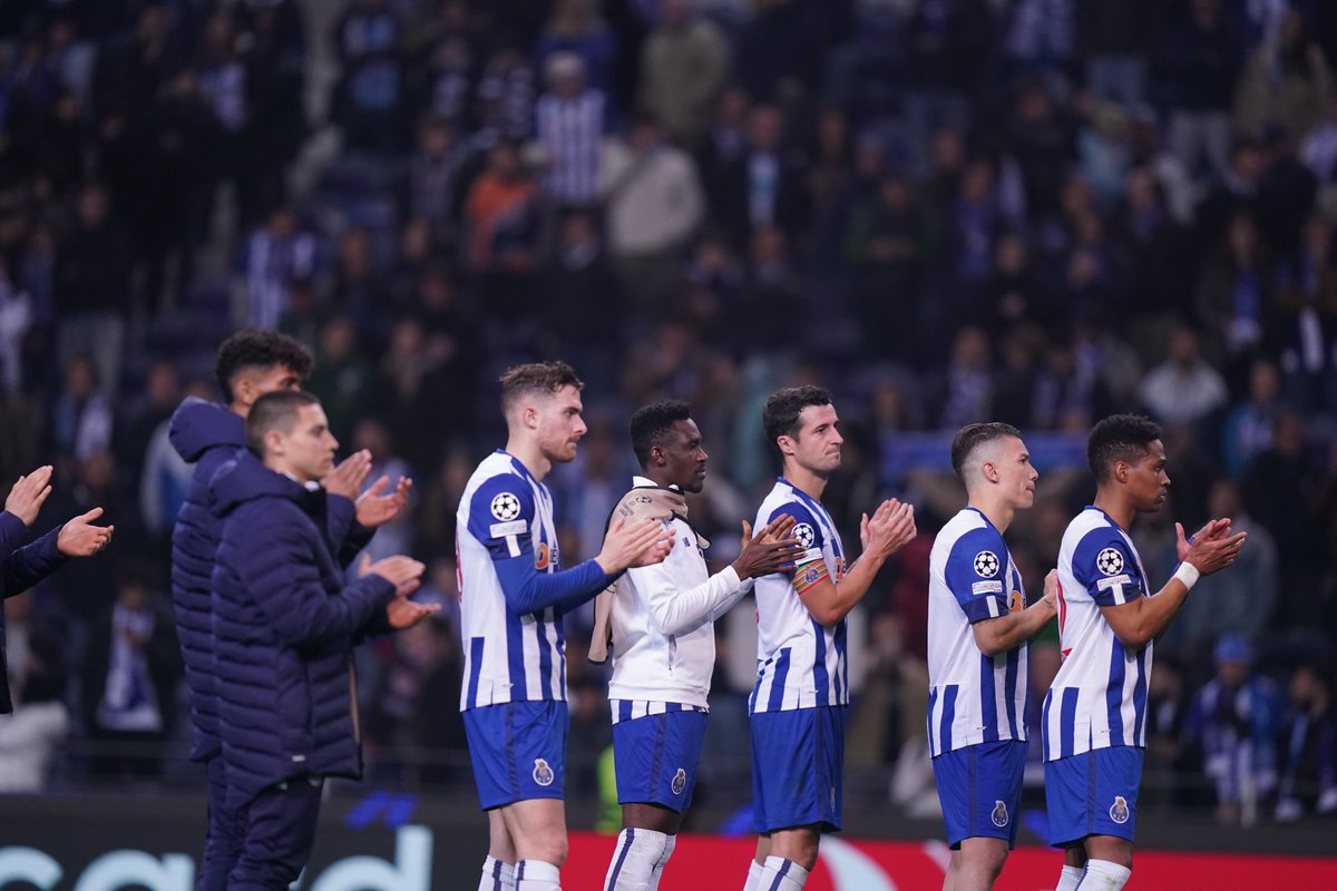 Lutámos juntos. Seguimos juntos💙

Obrigado pelo apoio esta noite, Dragões👏

#UCL #FCPFCIM